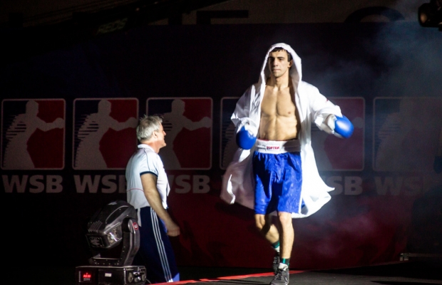 Донской боксёр Раджаб Бутаев помог сборной России победить сборную Украины в рамках серии WBS. ВИДЕО